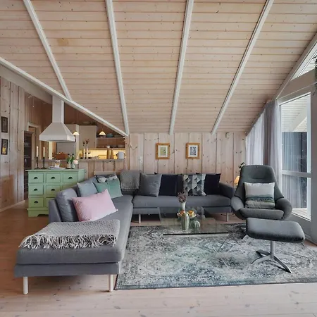 Varpu - 1-6km From The Sea By Interhome
