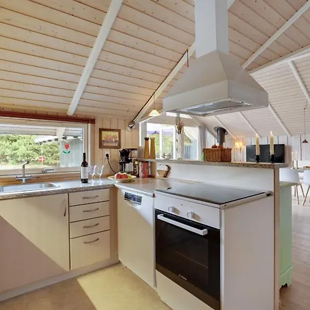Varpu - 1-6km From The Sea By Interhome *